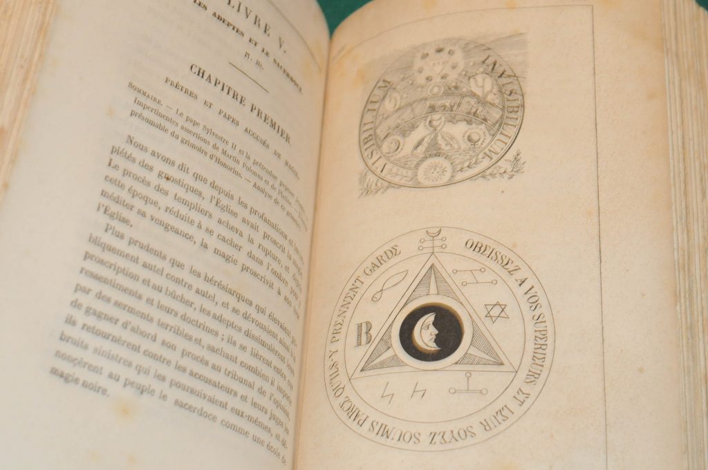 Eliphas LEVI, Histoire de la Magie, avec une exposition claire et précise de ses procédés de ses rites et de ses mystères, Paris, Germer Baillière, 1860 Eliphas LEVI, Histoire de la Magie, avec une exposition claire et précise de ses procédés de ses rites et de ses mystères, Paris, Germer Baillière, 1860